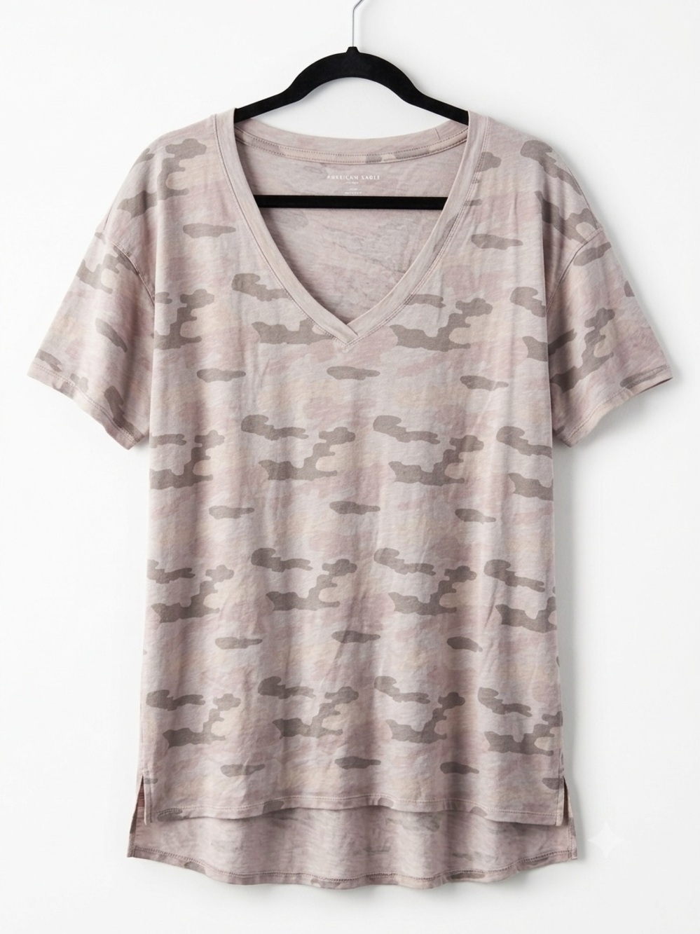 Women’s American Eagle Pink Camo T-Shirt (Size: Large)